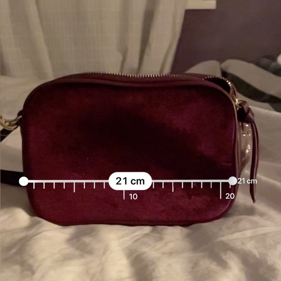 Old Navy Crossbody Bag - Picture 5 of 8